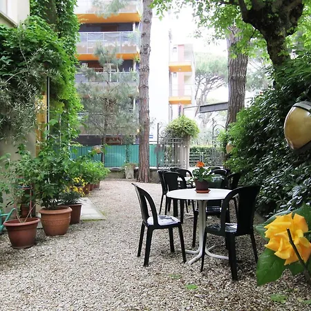 加尔尼野餐酒店