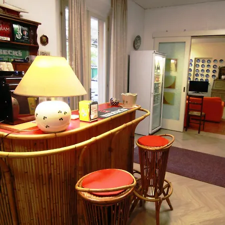 加尔尼野餐酒店