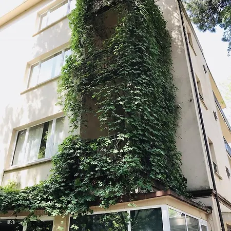 加尔尼野餐酒店